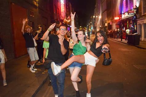 Central London Bar Crawl and Nightlife Tour | GetYourGuide