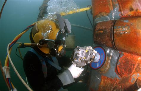 Techniques in Underwater Welding - Harris Gas-Sacramento Medical Gases ...