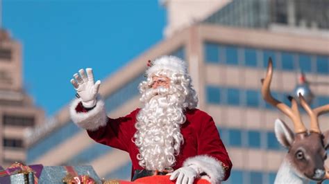 Santa Claus touches down in Toronto this weekend for annual parade ...