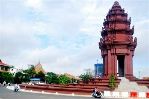 Pinoy Cambodia: Independence Monument