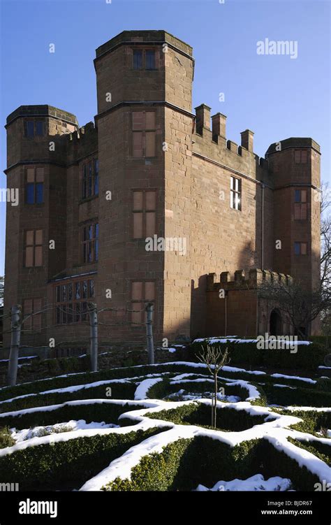 Kenilworth castle gardens winter hi-res stock photography and images - Alamy