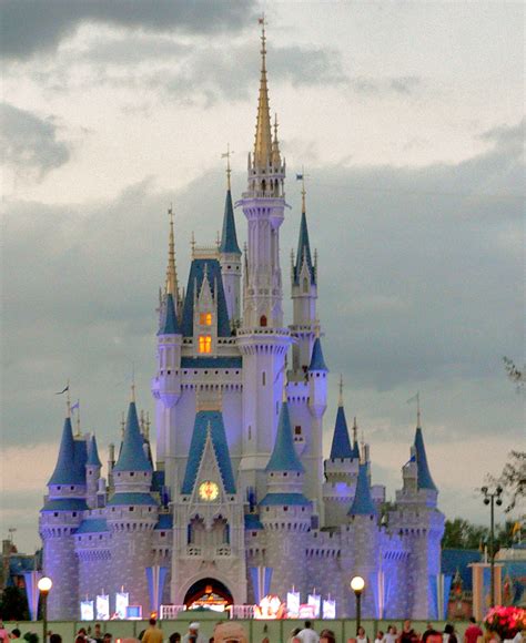 Archivo:Magic Kingdom castle.jpg - Wikipedia, la enciclopedia libre