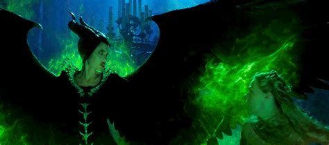 Animated gifs pictures from new trailer of Maleficent 2: Mistress of Evil movie - YouLoveIt.com