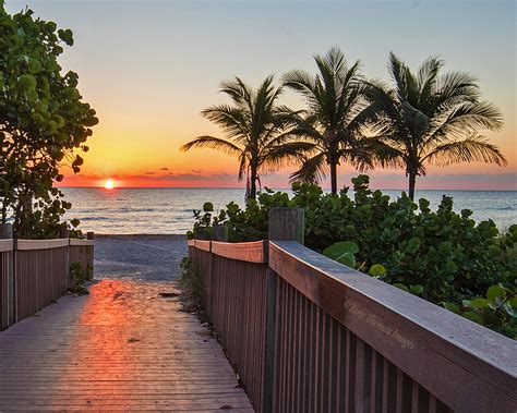 Sunrise on the beach in Hollywood Florida – Tony Thomas Images