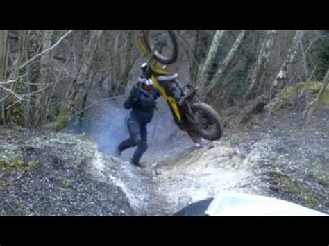 funny dirt bike crash - YouTube