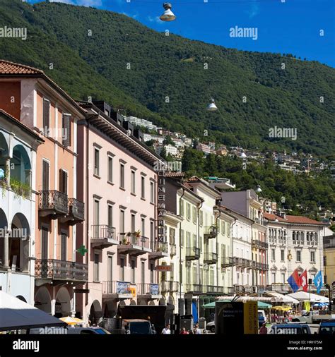 Altstadt von Locarno, Tessin, Schweiz - Old Town in Locarno, Tessin, Switzerland Stock Photo - Alamy