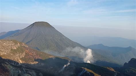 Puncak Gunung Gede - Homecare24