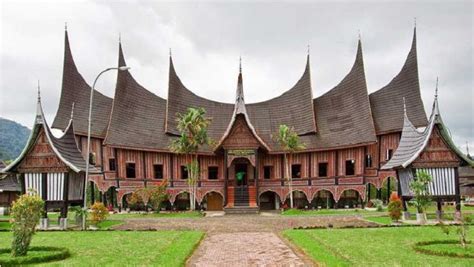 Mengenal Rumah Gadang Minangkabau dengan Segala Keistimewaannya