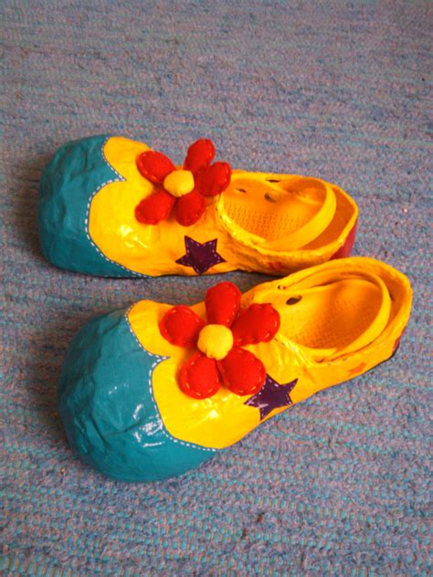 2 - Clown shoes - Papel Maché - Teresa Roque Costume Halloween, Halloween Circus, Cute Costumes ...