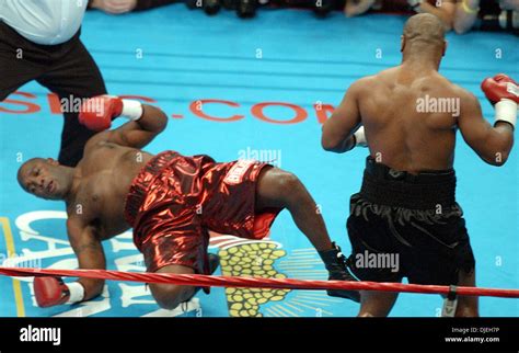 Mike tyson fight hi-res stock photography and images - Alamy