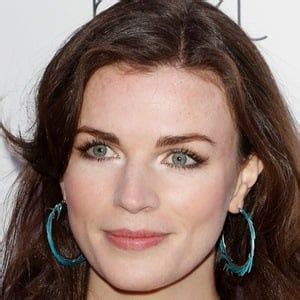 Aisling Bea - Age, Family, Bio | Famous Birthdays