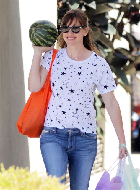 JENNIFER GARNER Leaves Farmer’s Market in Pacific Palisades 06/07/2015 ...