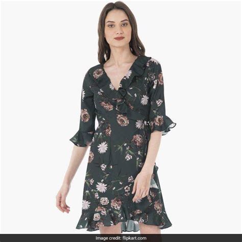 5 Dark Floral Dresses That Will Get You In The Autumn Mood