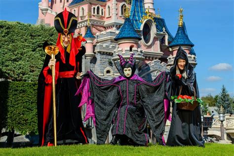 Spooktacular reasons to visit Disneyland Paris this Halloween! - Picniq ...