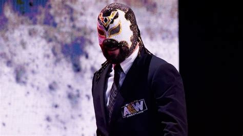 What does AEW commentator Excalibur look like unmasked?