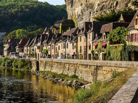 Walking in the Dordogne: castles, caves and villages of the Périgord Noir trip : Intura ...