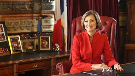 Iowa Governor Kim Reynolds Bio, Age, Husband, School, and More - World-Wire