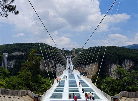 Glass bridge welcomes challengers in Hunan - CGTN