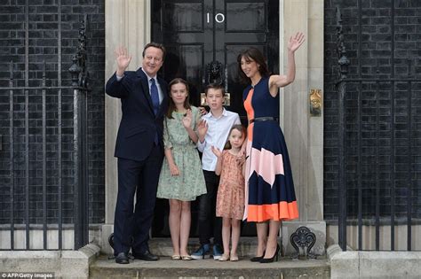 David Cameron his children and wife Sam leave Downing Street for the last time | Daily Mail Online