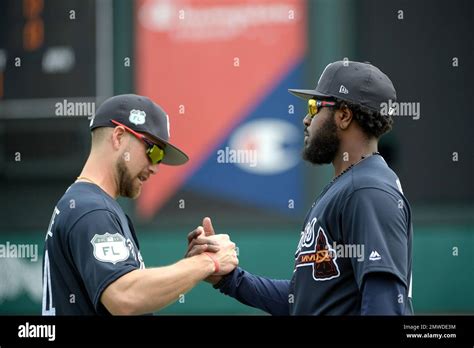 Atlanta Braves infielders Brandon Phillips, right, and Ender Inciarte ...