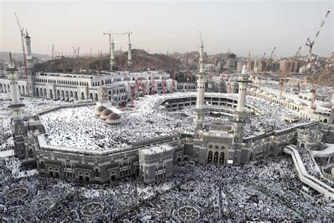 Muslim pilgrims flock to Mecca to make the Hajj - ABC News