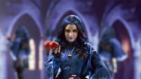 Evie the daughter of the evil queen | Disney decendants, Disney descendants