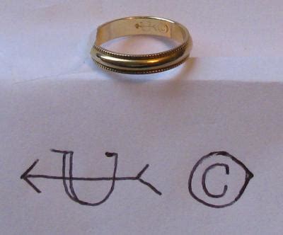 Ring with arrow, through letter U