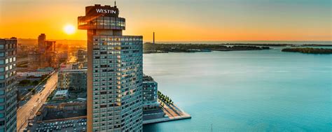 Waterfront Hotel in Downtown Toronto | The Westin Harbour Castle, Toronto