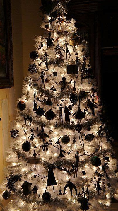 The Epic Disney Christmas Trees That Every Fan Will Obsess Over | Nightmare before christmas ...