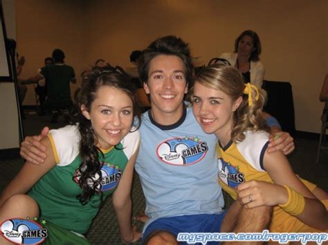 #mileycyrus #rogergonzález #andreaguasch #thedisneychannelgames # ...