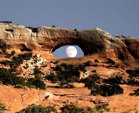 Hole in the Rock Utah - Bing | National parks trip, Monument valley map ...