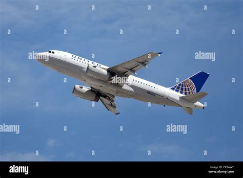 Airbus a319 cockpit hi-res stock photography and images - Alamy