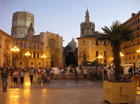 Plaza de la Virgen, Valencia | Places in spain, Valencia spain, Valencia city