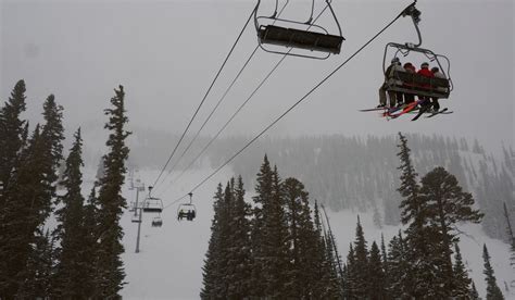 Colorado ski resorts remain open, but change chairlift rules and dining ...