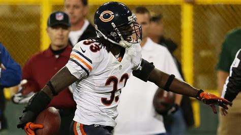 Charles Tillman Mentors Bears Rookies, Teaches Peanut Punch