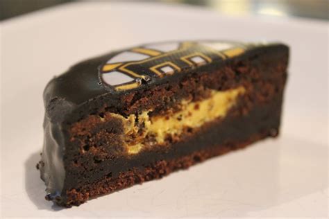 Delicious Dishings: Boston Bruins Black And Gold Hockey Puck-Cakes