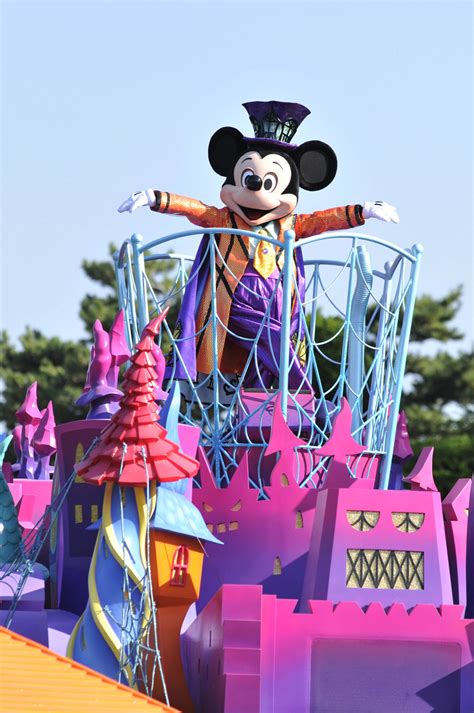 A View From…Tokyo Disneyland « Disney Parks Blog