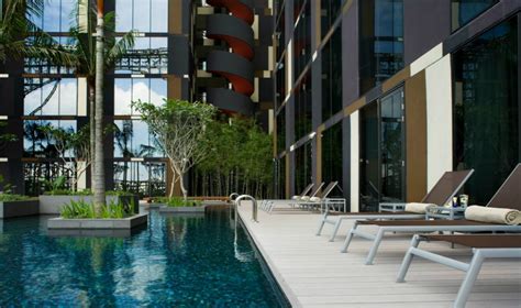 Swimming pools in Singapore: Five-star hotels with the best infinity ...