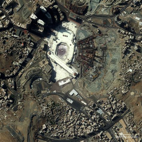 Breathtaking satellite photo of the pilgrimage in Mecca | Globe image ...