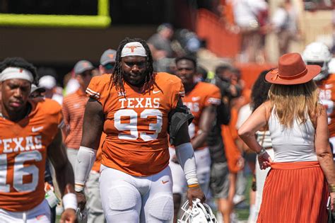 Texas DT T’Vondre Sweat announces return for 2023 season - Burnt Orange ...