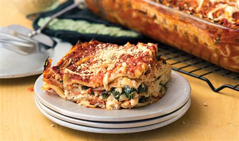 Cheesy Vegan Spinach Lasagna With Parmesan, Ricotta, and Mozzarella | VegNews