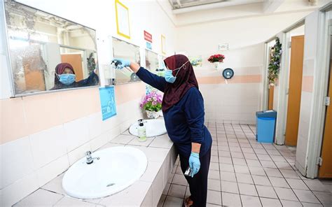 Students appreciate new look, clean school toilets | The Star