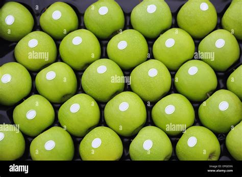 Granny smith apples Stock Photo - Alamy