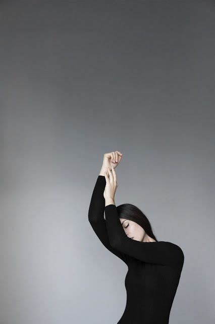 Negative space portrait | Photography poses women, Minimalist photography, Portrait photography