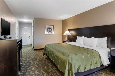 Quality Inn & Suites Rooms: Pictures & Reviews - Tripadvisor