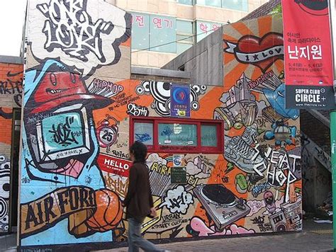 Wall art at Hongdae | Street art, Street graffiti, Graffiti murals