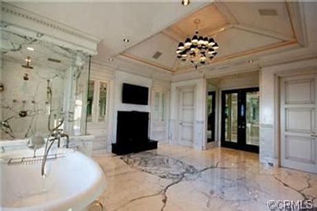 Reality Star Heather Dubrow Sell$ Her O.C. Estate | Cuartos de baño ...