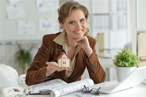 Portrait of a Woman Architect in Offive Stock Photo - Image of formal, beautiful: 124787560