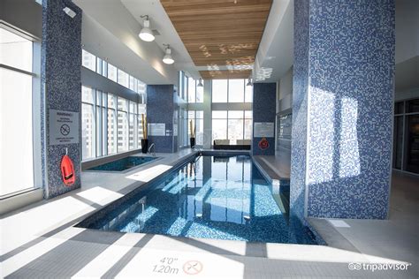 Courtyard Montreal Downtown Pool: Pictures & Reviews - Tripadvisor