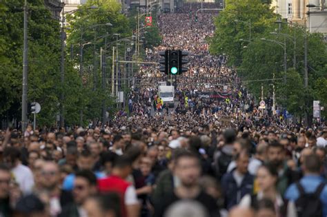 Protesti u Beogradu: Građani se oslobađaju straha, režim gubi kontrolu